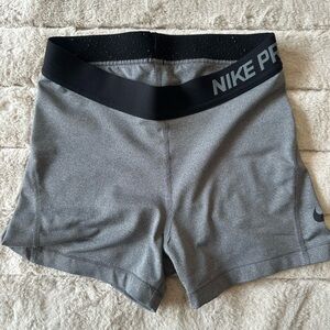 Nike Pro Women's Gray Performance Shorts, Small